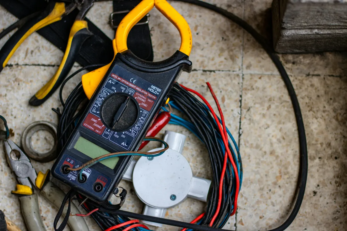 Variable transformer and testing instruments for adjustable AC voltage